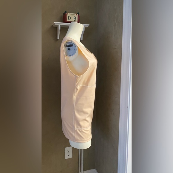 Womens Compression Tank in a 3XL. Women’s, beige - Picture 7 of 7